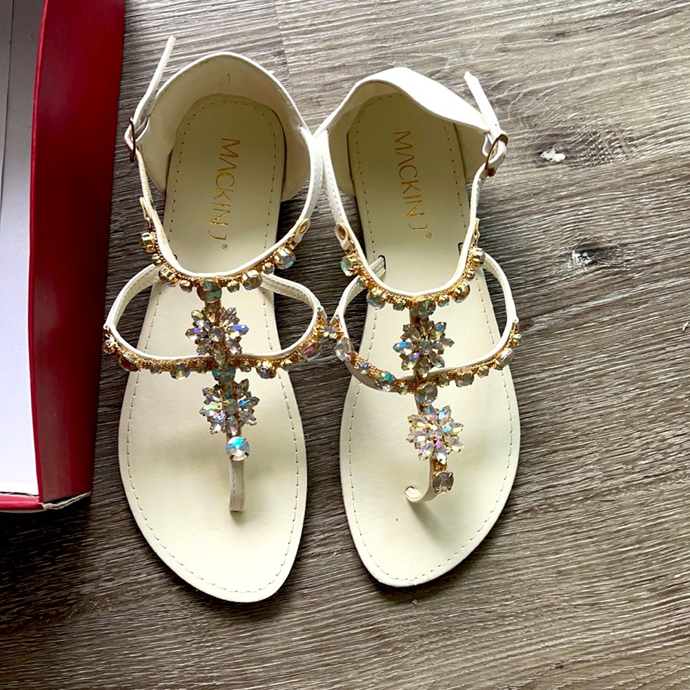 White sandals with rhinestone